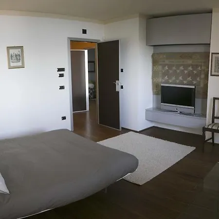 Paola's Daire Belgirate